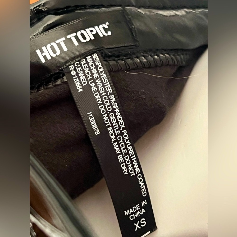 Hot topic - Picture 14 of 16
